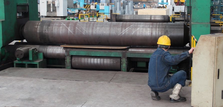 Plate forming machine producing pipe support casings